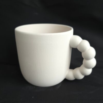 Becher mit Perlenhenkel